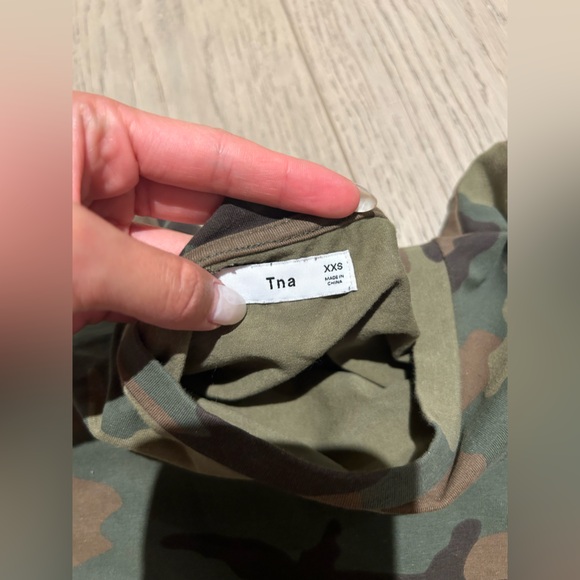 tna Camo crop top - Picture 2 of 2